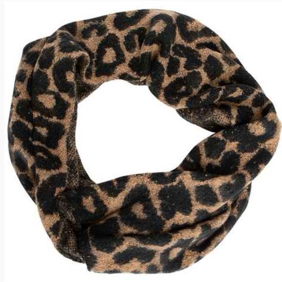 NWT Kensie Leopard Print Fuzzy Scarf - Picture 2 of 7